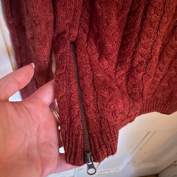 American Eagle burnt orange sweater with zip sides - Large - Picture 3 of 4